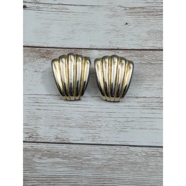 Vintage Clip On Earrings - Just Over 1" Gold Tone & Silver Tone - Image 3