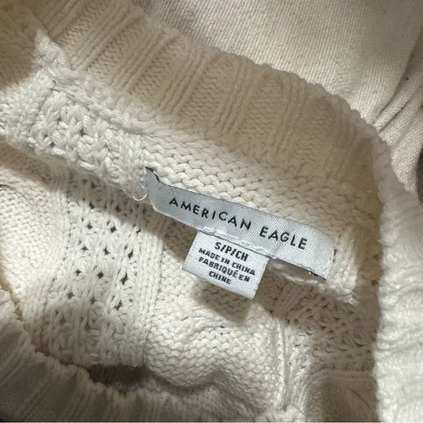 American Eagle Cream Cable Knit Cotton Sweater with Green Striped cuffs - Image 5