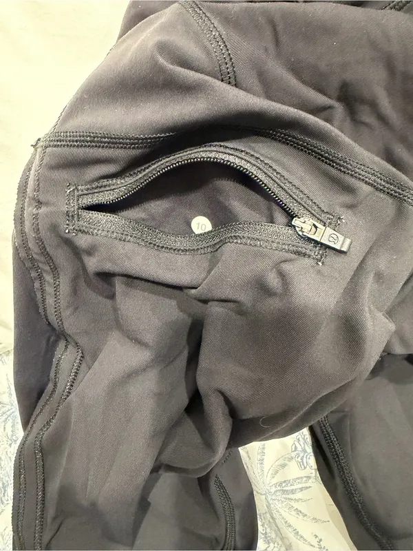 Lululemon Black Capri Women’s Leggings Size 10 Pull Over Pockets - Image 4