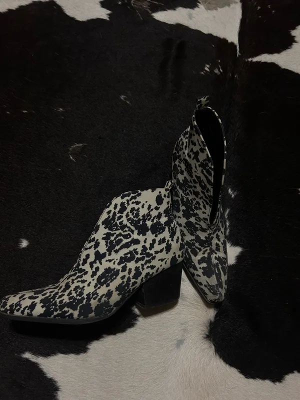 Cattle two stepper cowprint booties Multiple Size 10 - Image 2