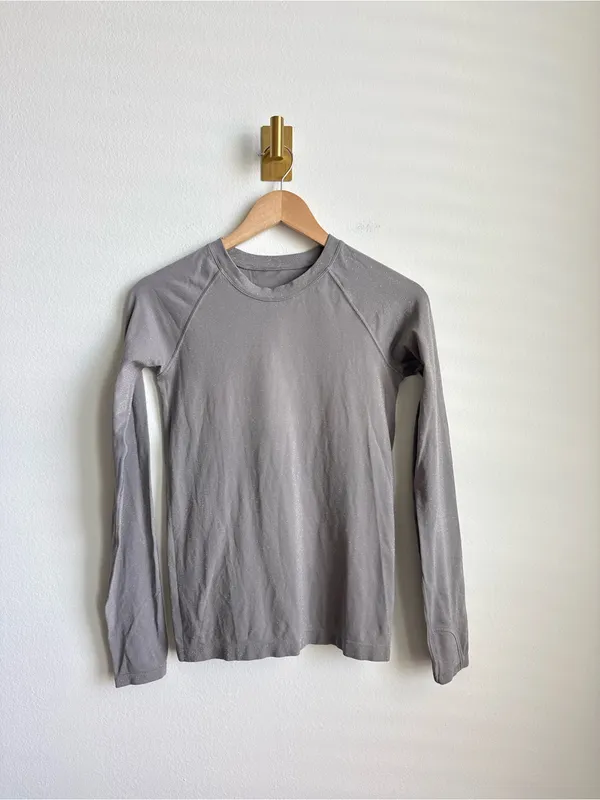 Athleta Long Sleeve Sparkle Performance Top Thumbholes Gray Women's S - Image 5