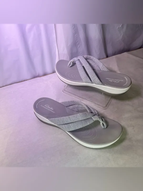 Clarks Light Gray Padded Thong Sandal - Image 2