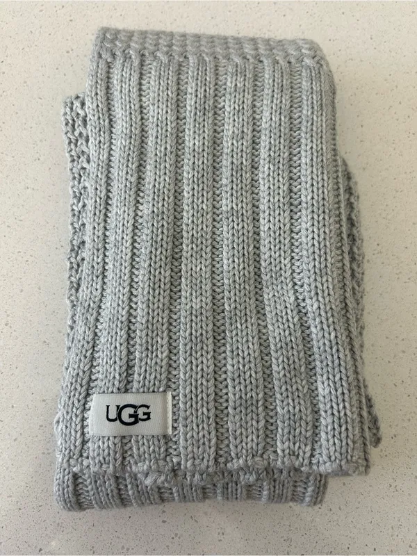 UGG Gray Knit Scarf Winter Snow Cozy Soft - Image 3