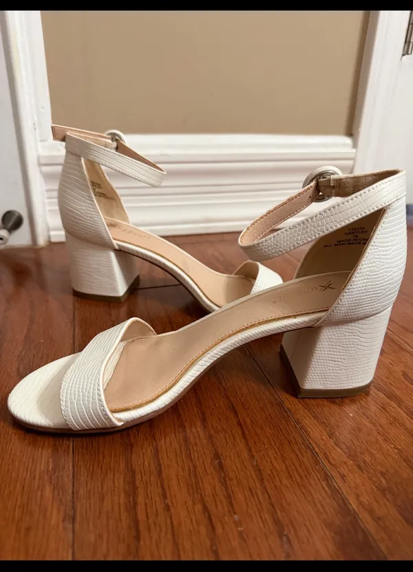 X/Appeal White pattern open toe 2 1/2” heels - Size 7.5 - Image 2