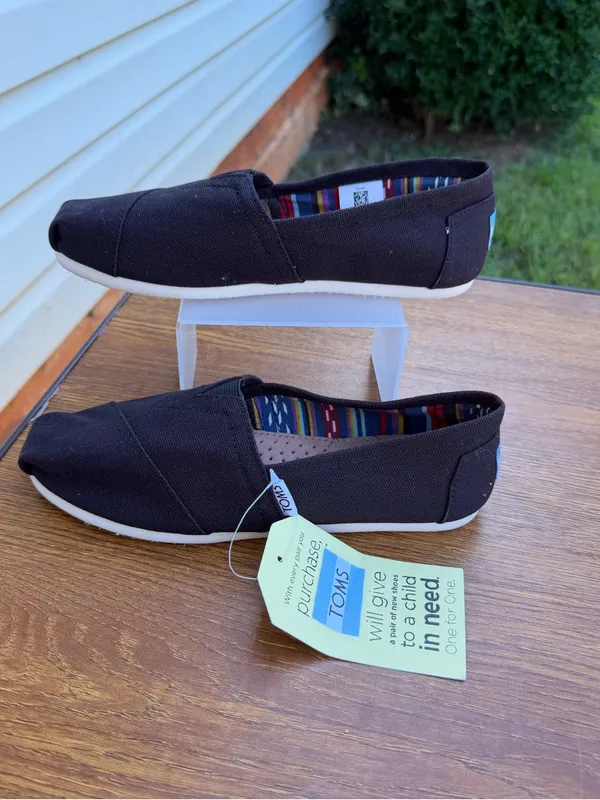 TOMS Classic Canvas Slip-On Flats Women’s US 6 Black Casual Comfort Shoes - Image 2