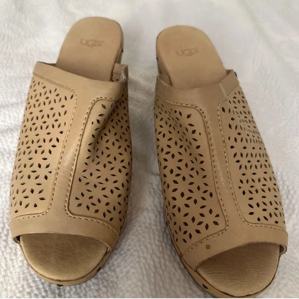 Women's Ugg Wooden Heel Tan Leather Peep Toe Laser Cut Clogs size 9 - Image 2