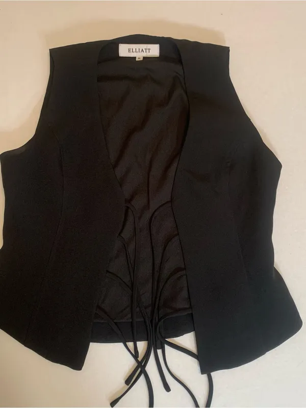 Elliatt Black Lace-Up Sleeveless Calvacade Top Revolve Ladies Size Medium - Image 2