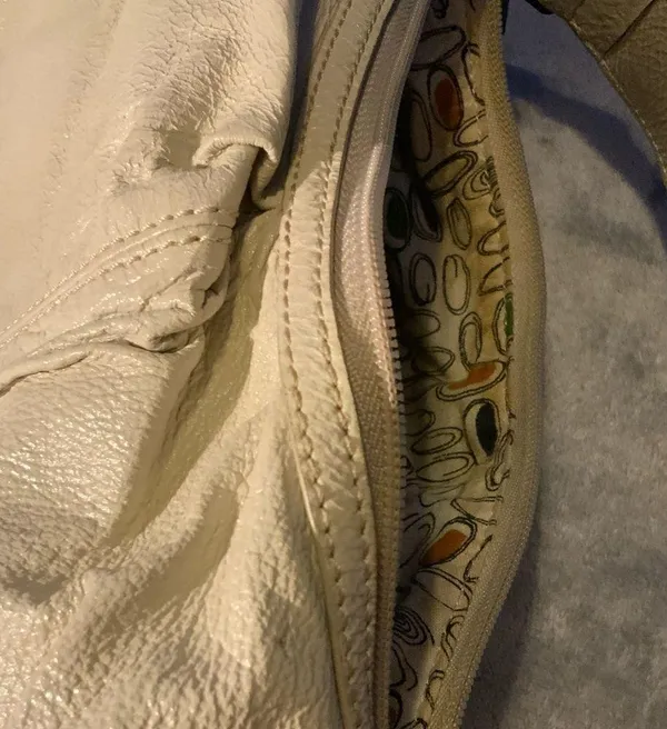 off white patent leathr Hobo International handbag - Image 4