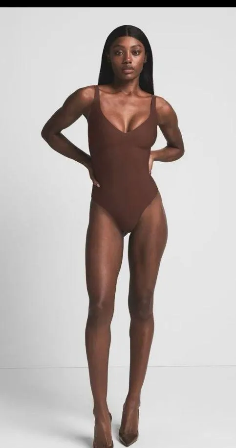 SKIMS Body Unlined Plunge Bodysuit Thong Bodysuit Cocoa Large BD-THG-7118W - Image 4