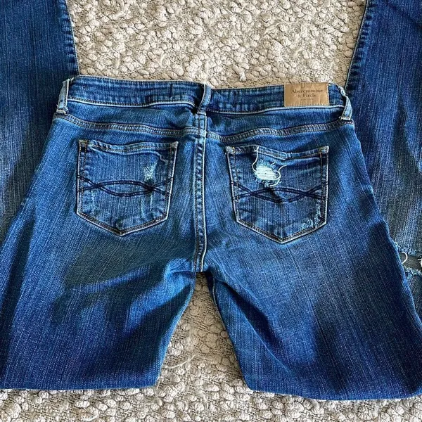 Abercrombie and Fitch Denim Jeans. Size 4R Distressed, medium wash‎ - Image 3
