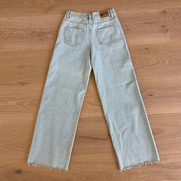 White Fox Jeans Mid Rise Size XS Light Wash Blue - Image 4