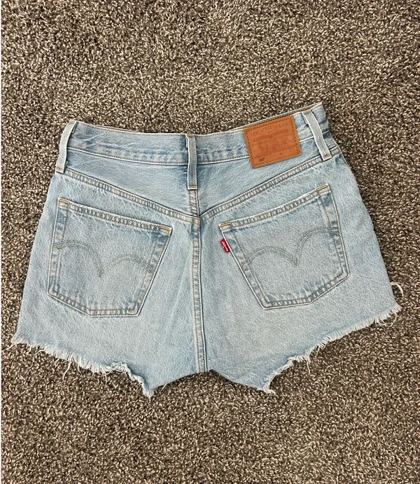 Light Wash Levi’s 501 Denim Shorts - Image 2