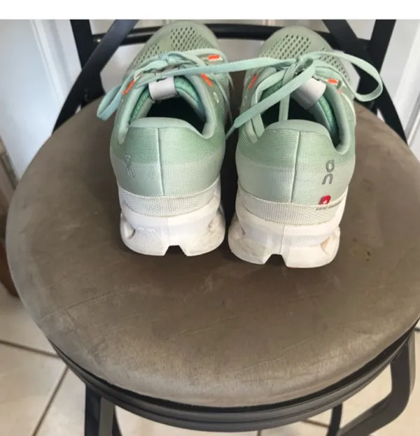 Size 8 On Running Creek-Mint Green Cloudsurfer lace up Round toe Sneakers - Image 6