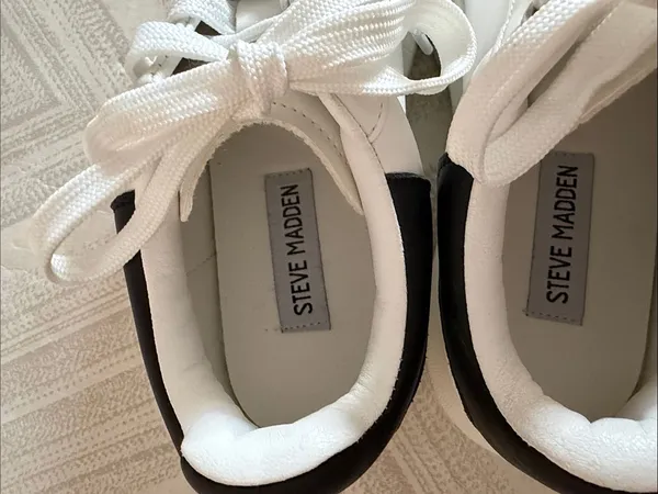 Steve Madden Frosted Sneakers White Multi Black Heel Leather Lace-Up Size 5 - Image 4