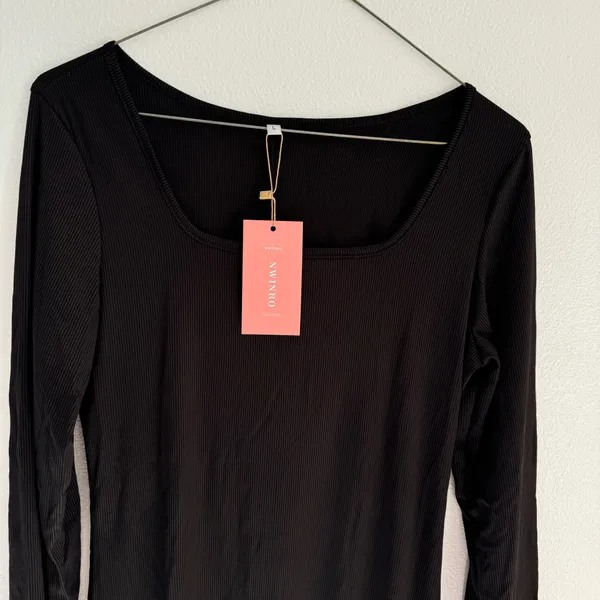 NWT Black stretchy jumpsuit in size large with thumb holes - Image 7