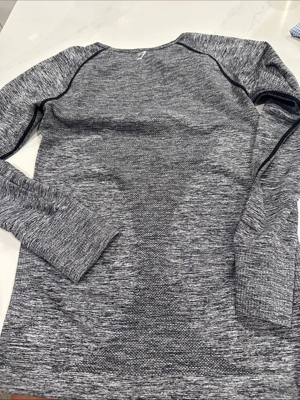 Gymshark vital seamless long sleeve shirt marled gray and black size large - Image 7