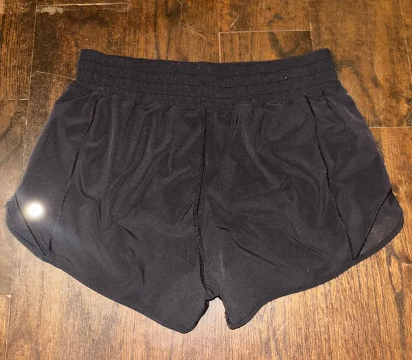 Lululemon Hotty Hot Shorts 2.5" High-Rise - Image 2