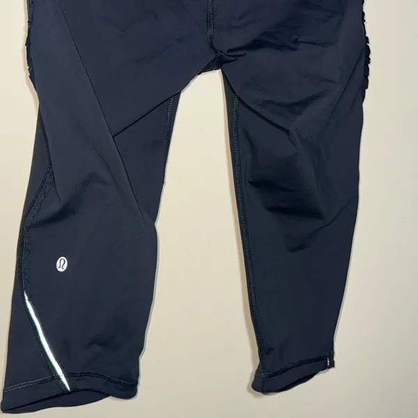 Lululemon size 6 - Image 4