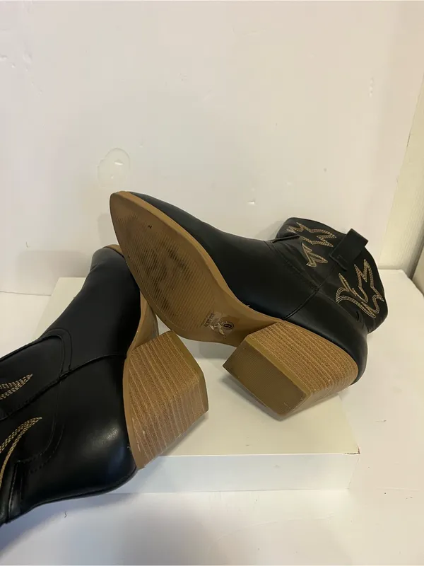 Soda Black Pointed Western Ankle Boots - Image 6