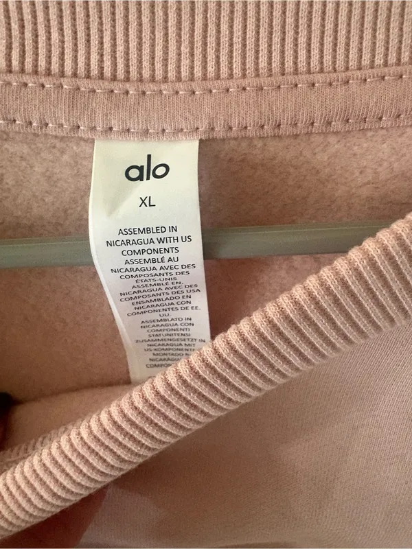 NWT ALO Accolade Crewneck pullover 💕 Pink Quartz 💕 sold out - Image 4