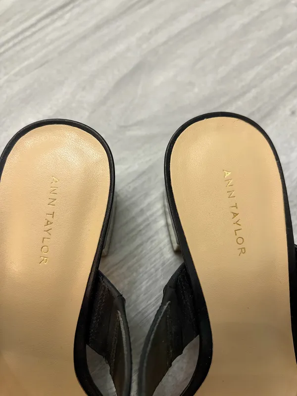 Anne Taylor Black and Gold Heels - Image 5