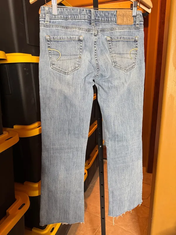 American Eagle Hipster Flare Jeans Y2K Low Rise Light Wash Raw Hem Size 2 Long - Image 4