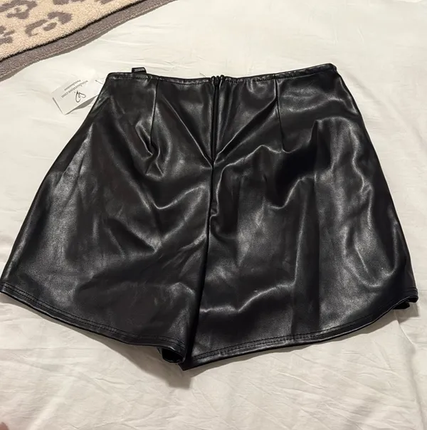 Windsor Brand new with tags!!! Black Leather Skirt - Image 3