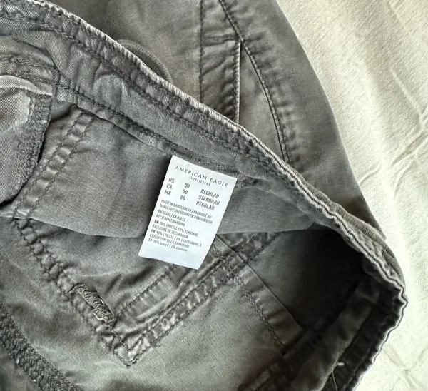 american eagle gray cargo pants - Image 3