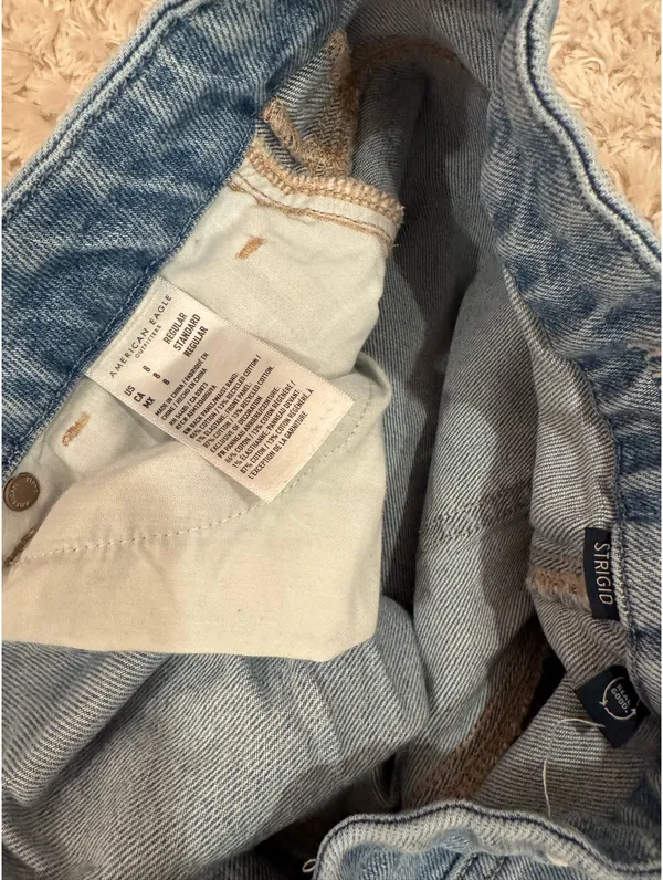 American Eagle Outfitters Strigid Mom Jeans Ripped - Image 3