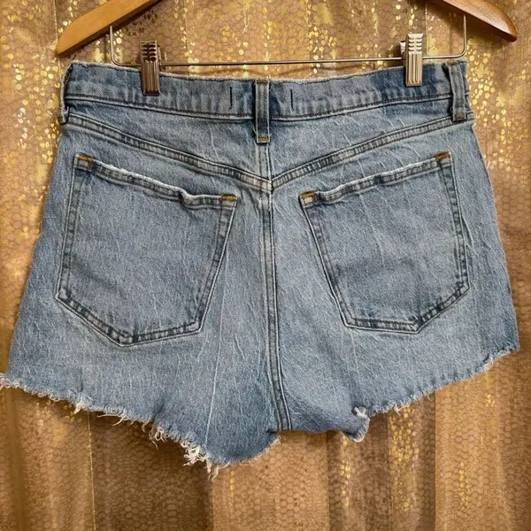 Abercrombie & Fitch High-Rise Mom Shorts Light Wash Raw Hem 10/30 - Image 2