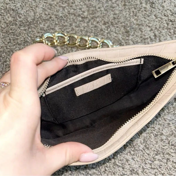 Zara Small Cream Shoulder Bag with Gold Chain Strap - Image 2