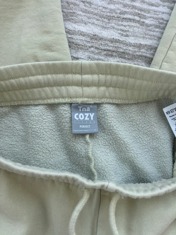 Aritzia TNA sweatpants - Image 4