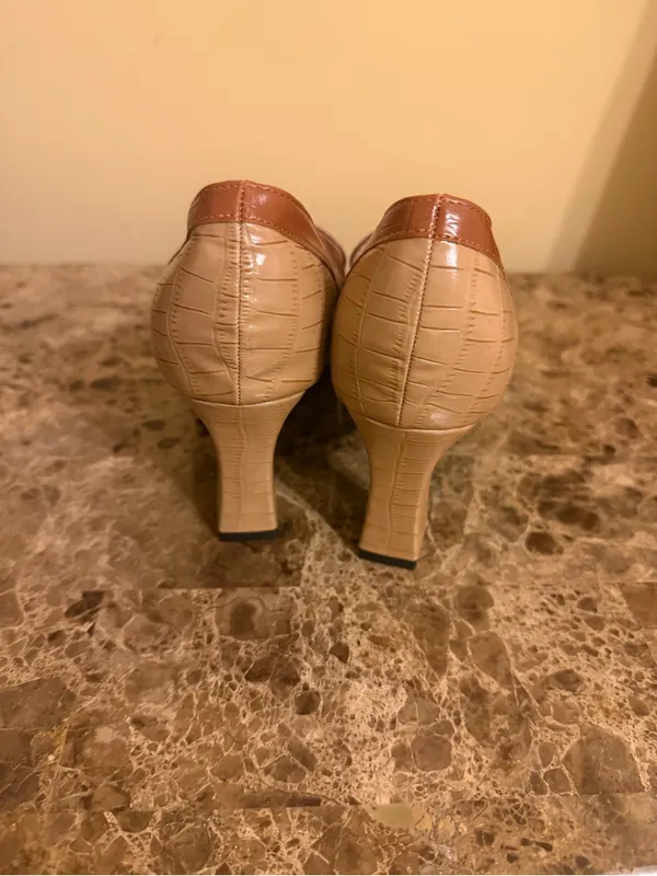 Pointed Toe Two-Tone Women’s Loafers in Burgundy and Tan Never Worn New! - Image 3