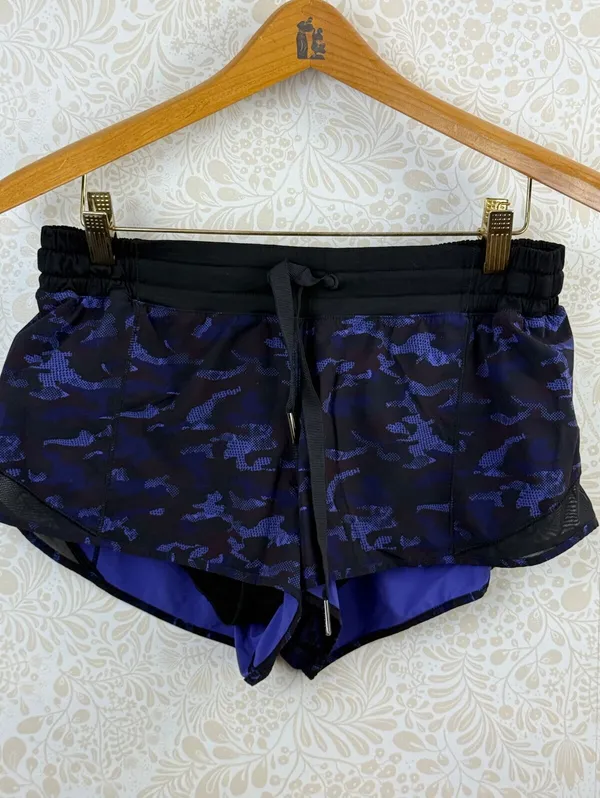 Lululemon Camo Emperor Blue Black 2" Hotty Hot Short - Size - 8 - Image 5