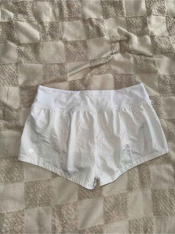 Lululemon‎ Final Lap Short (2.5")
White size 8 - Image 5