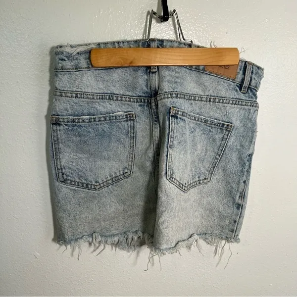 Zara Trafaluc Women's Sz Small Cut Off Denim Mini Skirt Light Acid Wash Distress - Image 9