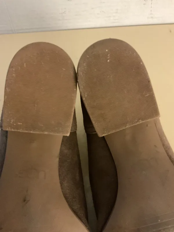 UGG Taupe Chelsea Suede Ankle Booties with Stacked Heel US 9.5 - Image 10