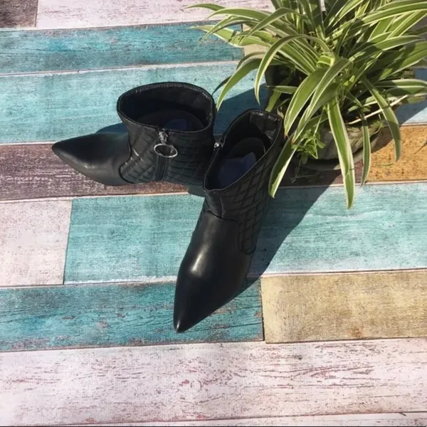 Trary quilted pointed toe ankle boot NEW Size 9 Black - Image 8