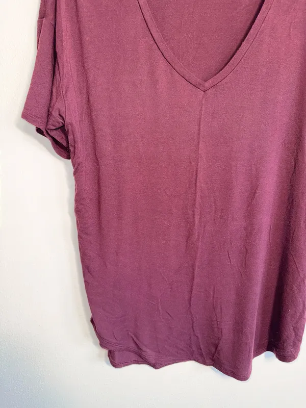 American Eagle Soft & Sexy Tee Solid Maroon V-neck Short Sleeve - Image 4