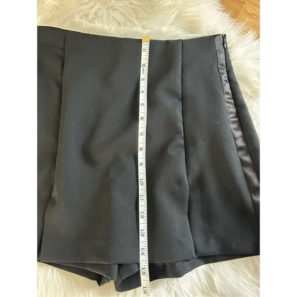 Zara Mini skort with a high waist Invisible back zip closure size M black - Image 8