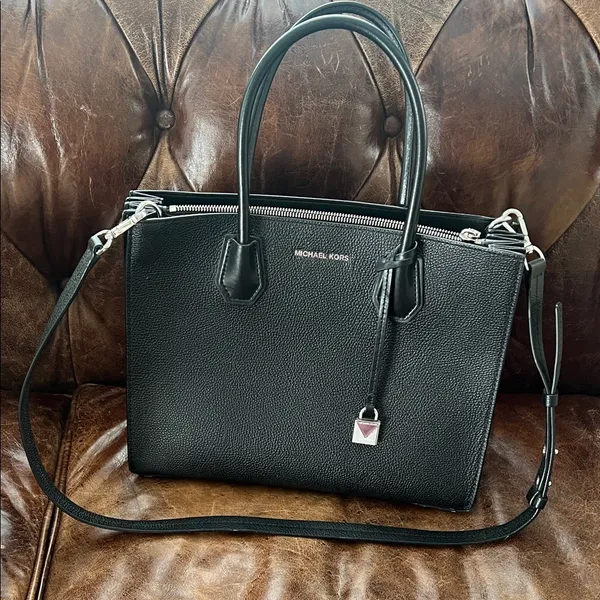 Michael Kors Mercer Large Pebbled Leather Accordion Tote Bag - Image 2