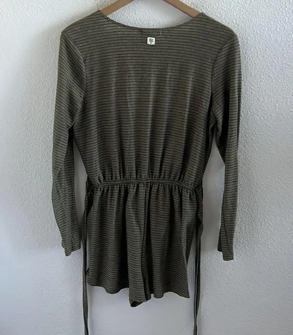 Billabong Faux Wrap Romper Green Stripe Tie Waist Boho Long Sleeve Tie Medium - Image 2