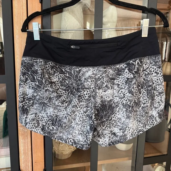 Lululemon Run Times Shorts II *4" Serigraph Alpine White Multi floral print - Image 2