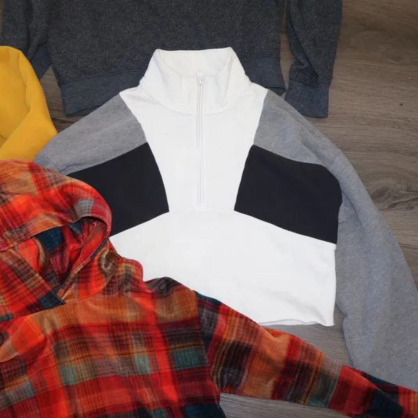 Women’s sweaters XS, vans, holister, wildfox, top shop - Image 3