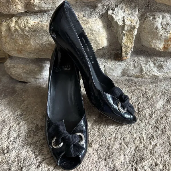 STUART WEITZMAN Black Patent Leather Peep Toe Ribbon Bow Pumps Heels 7.5 - Image 2