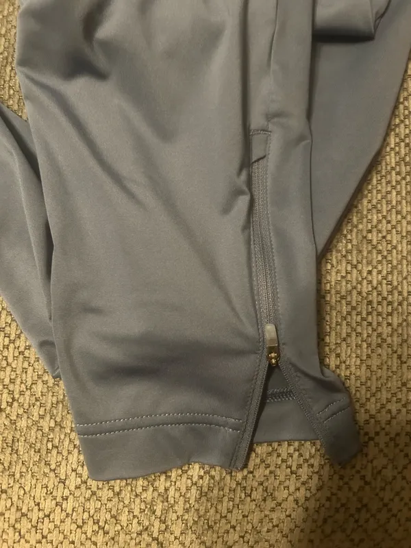 Navy blue Nike joggers never been worn size extra large - Image 4