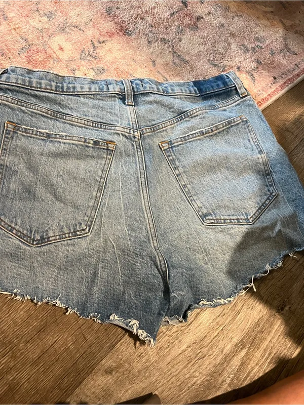 Abercrombie the mom High-Waist Light Blue Denim Cutoff Shorts - Image 8