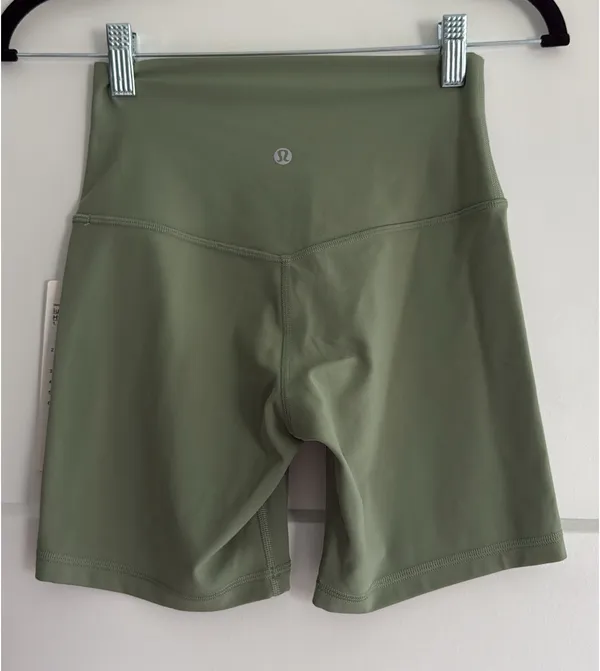 Lululemon Size 4 Align High-Rise 6” Biker Shorts in Desert Green - Image 4