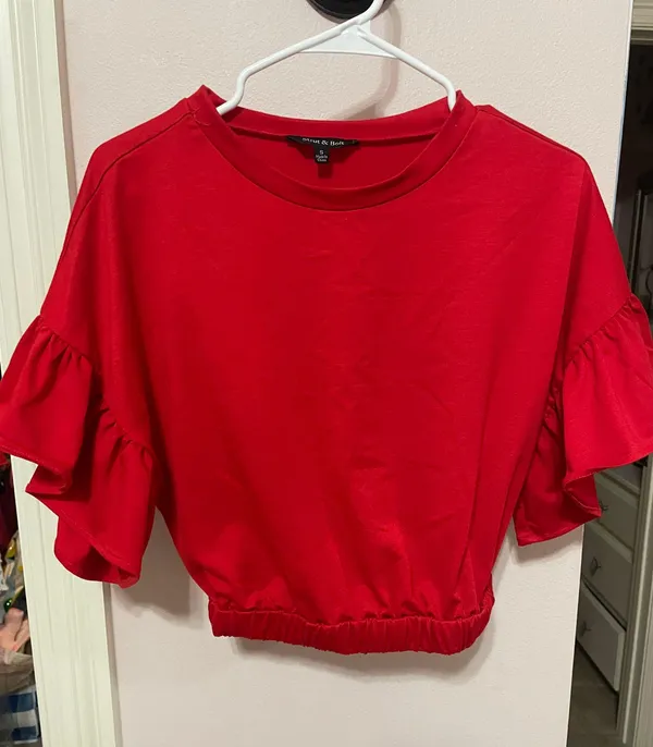 Strut & Bolt Red Ruffle Cropped Shirt - Image 3