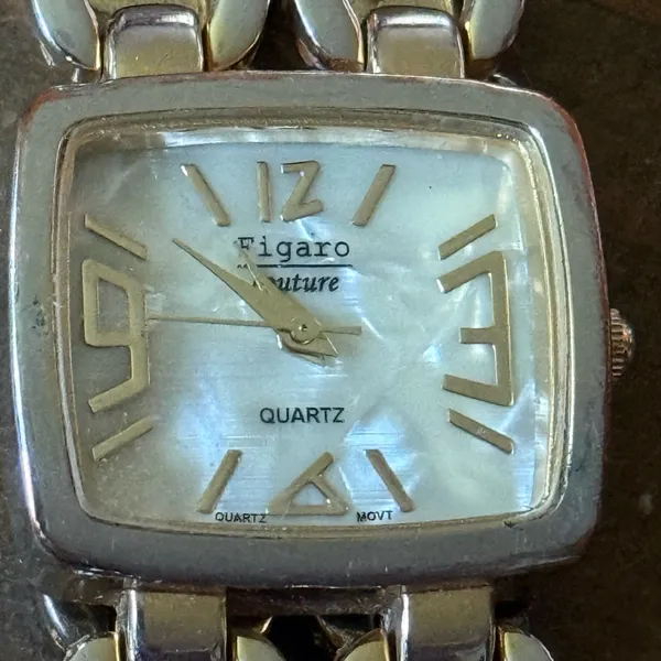 Figaro Couture double chain link quartz watch Gold - Image 6